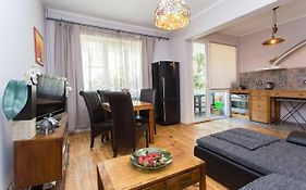 Colorful 2Bdr Apartment In The City Center