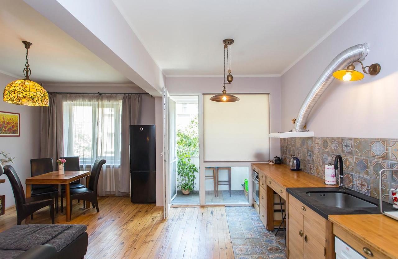 Colorful 2Bdr Apartment In The City Center Sofya Dış mekan fotoğraf