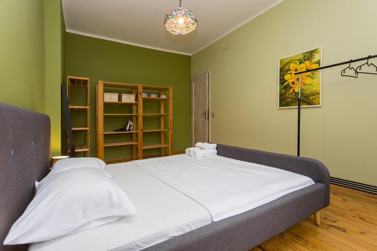 Colorful 2Bdr Apartment In The City Center Sofya Dış mekan fotoğraf