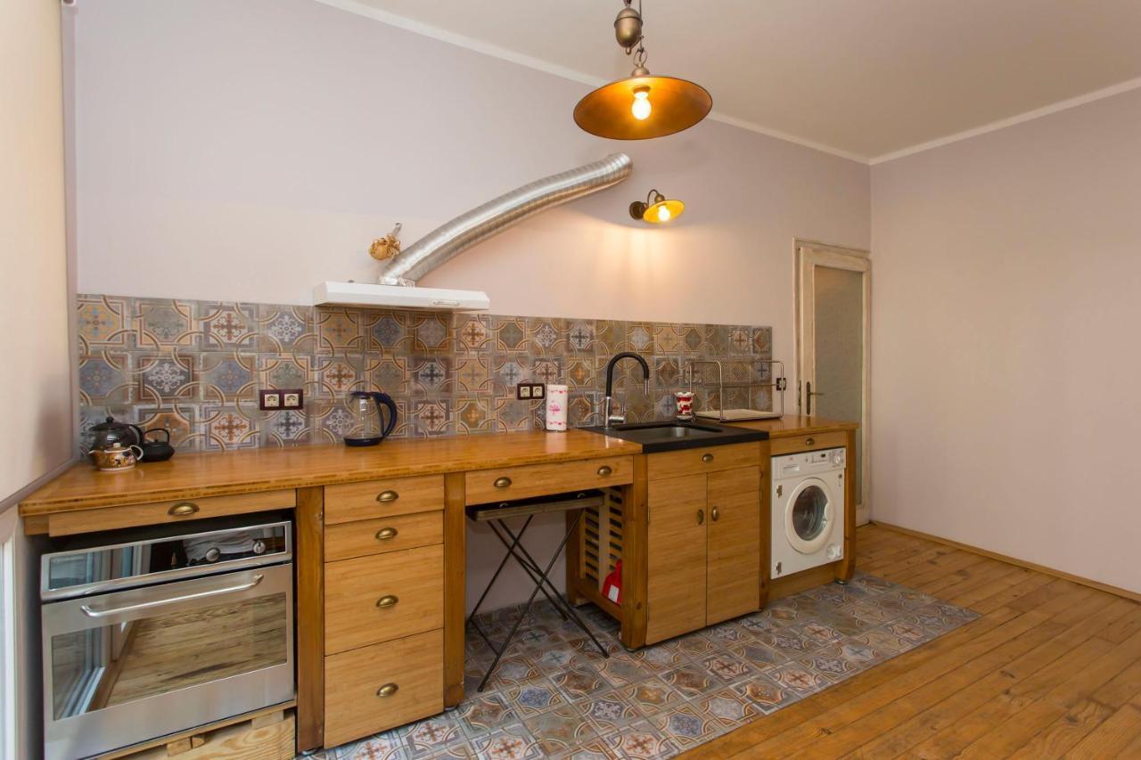 Colorful 2Bdr Apartment In The City Center Sofya Dış mekan fotoğraf